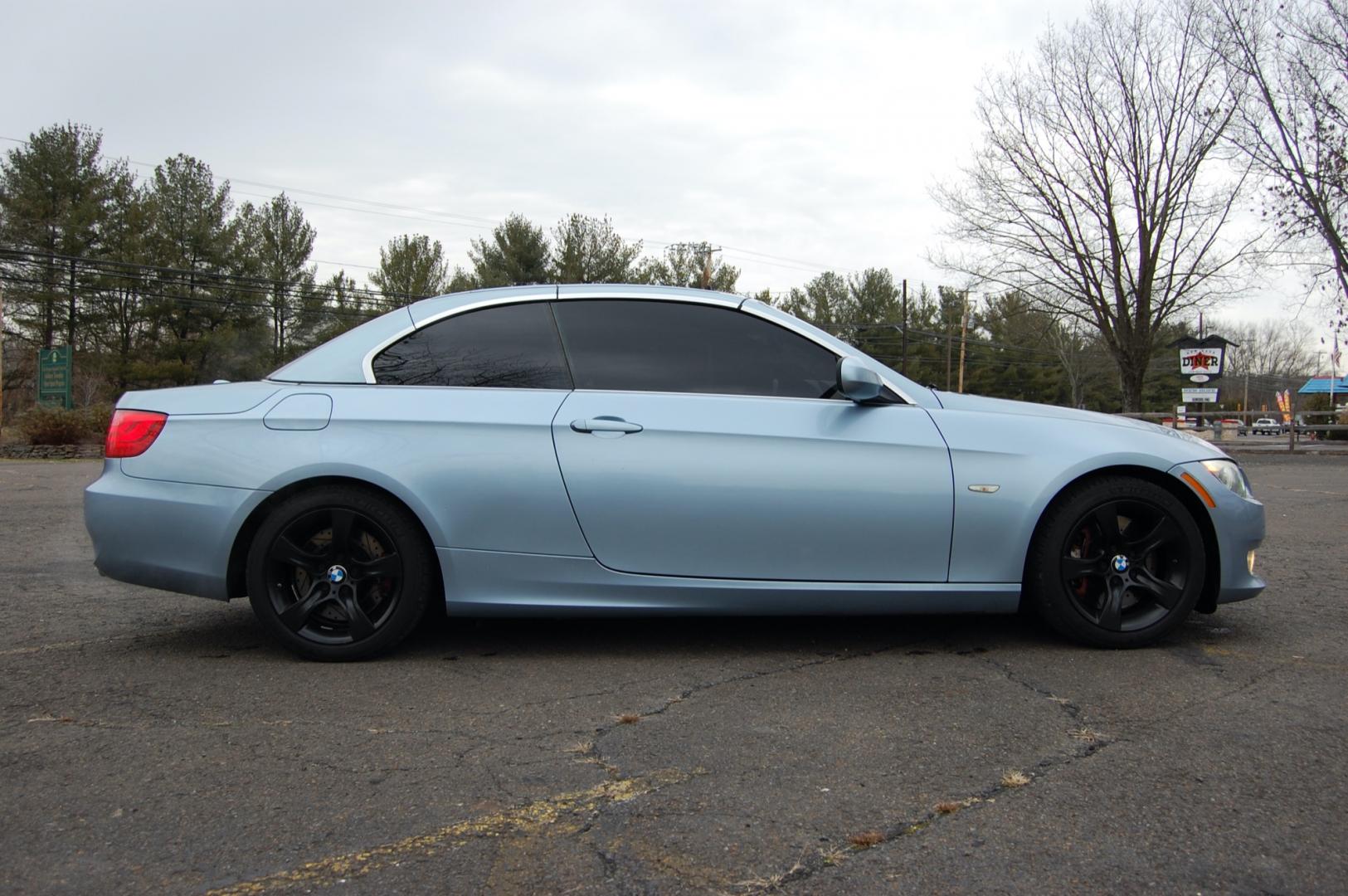 2012 Blue /Gray Leather BMW 3-Series (WBADX7C50CE) with an 3.0L L6 DOHC 24V turbocharged engine, Automatic transmission, located at 6528 Lower York Road, New Hope, PA, 18938, (215) 862-9555, 40.358707, -74.977882 - Here for sale is a nice 2012 BMW 335i Hard Top Convertible. Under the hood is a strong running 3.0 liter turbocharged inline 6 cylinder which puts power to the rear wheels via a smooth shifting automatic transmission with paddle shifters. Features include; Gray leather interior, keyless entry sys - Photo#5